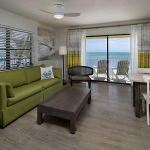 ​Studio Suite Ocean Front One Queen